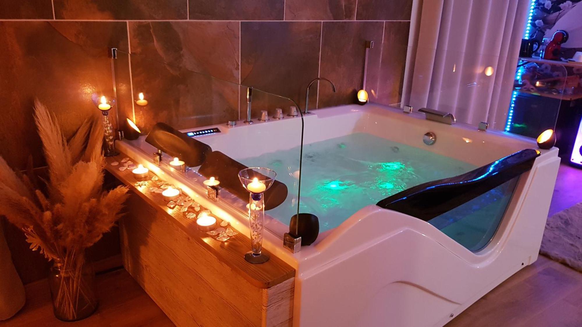 Love Room Jaccuzi Puisserguier Exterior photo