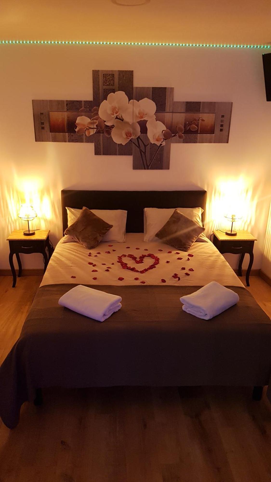 Love Room Jaccuzi Puisserguier Exterior photo