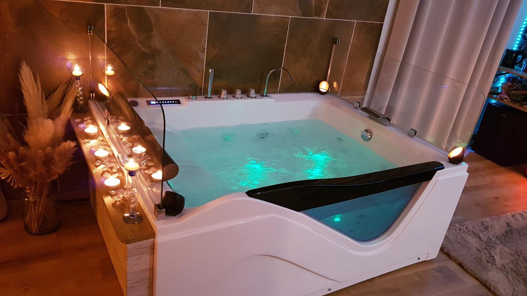 Love Room Jaccuzi Puisserguier Exterior photo